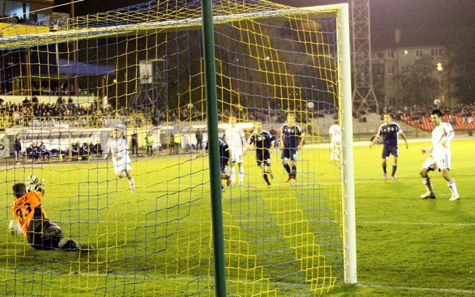 Вальо Илиев и Светльо Тодоров влязоха като резерви в БГ дербито в Украйна