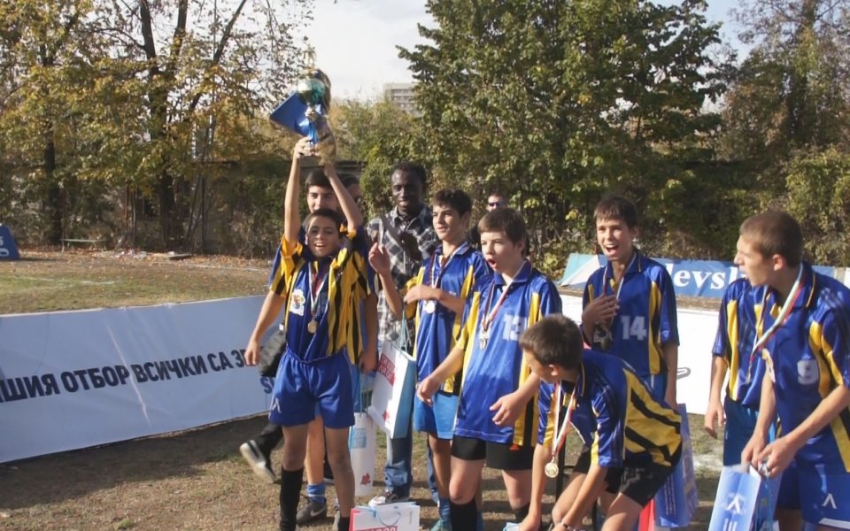 ВИДЕО: Базил Де Карвальо награди хлапета в турнир на Левски