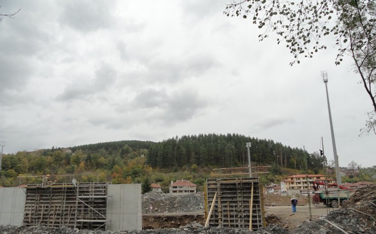 СНИМКИ: В Трявна започнаха строеж на нов стадион за 3 000 зрители и помощни терени