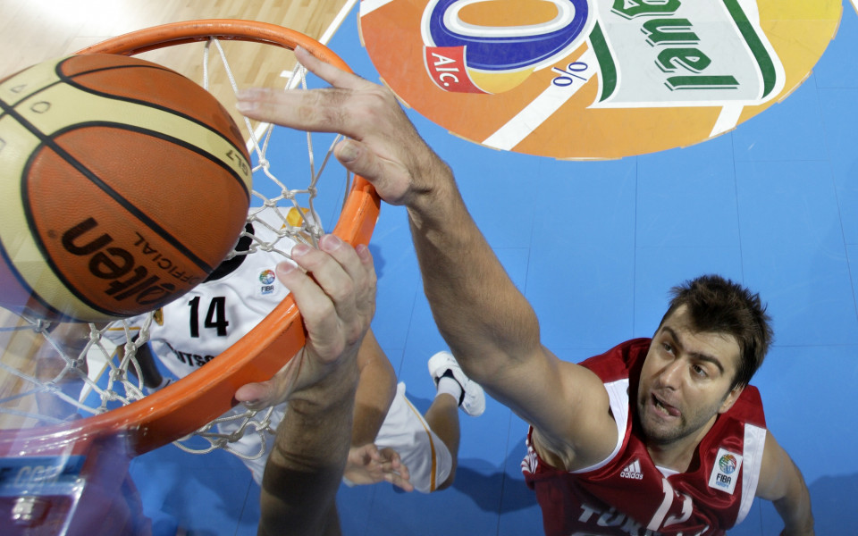 Мехмет Окур сложи край на кариерата си