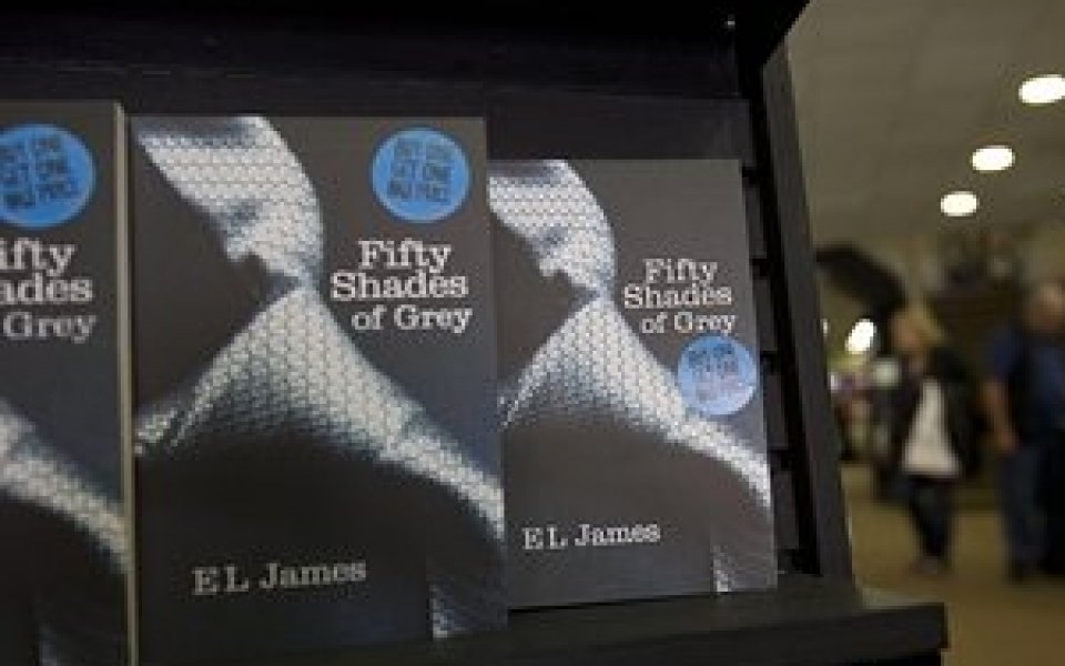 СНИМКИ: 12 нюанса синьо: Евертън примамва с гол календар за 2013-та