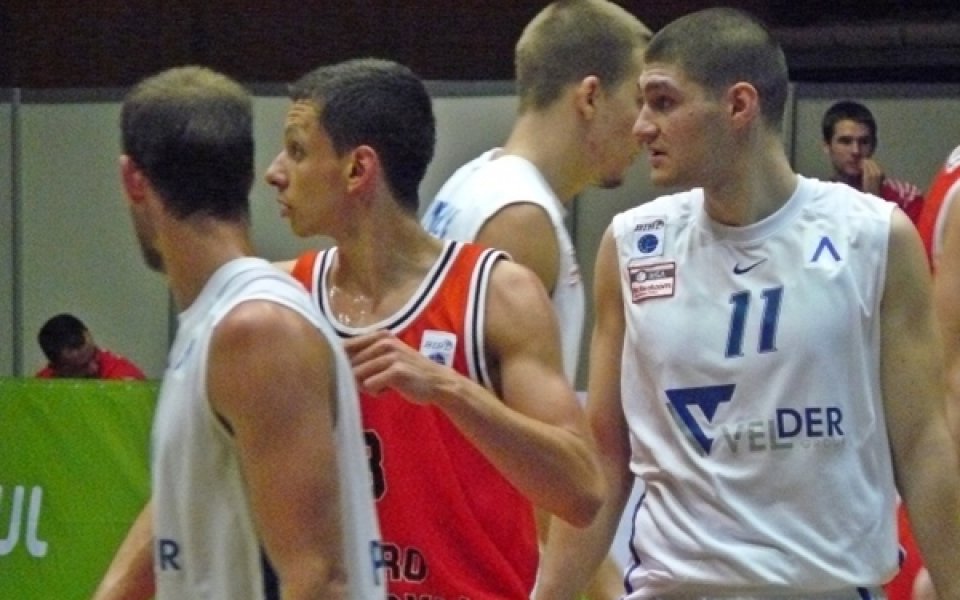 Левски приема Спартак, Варна чака Лукойл