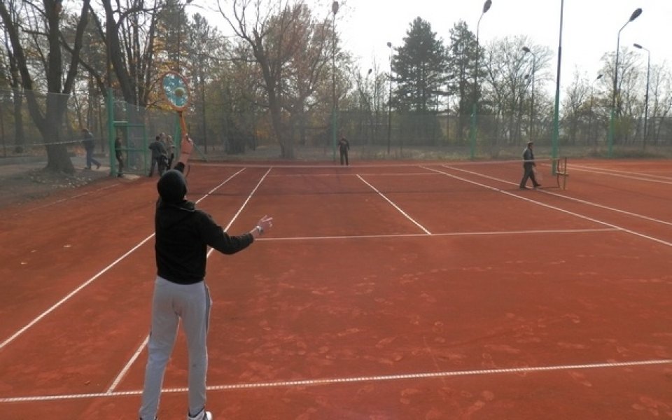 В Павликени се радват на обновени тенис кортове