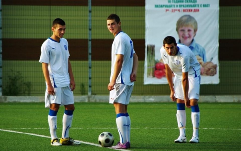 Черноморец с победа и загуба при юношите