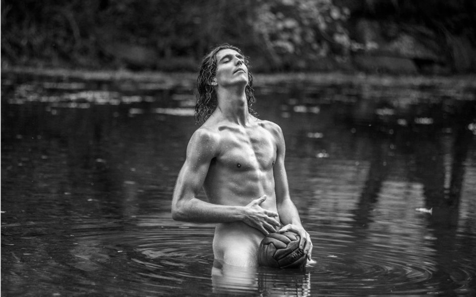 Испански аматьорски тим направи гол календар за 2013-та