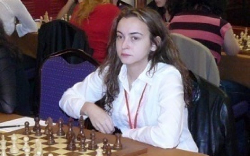 Антоанета Стефанова с реми в 4-ия кръг на европейското по шах