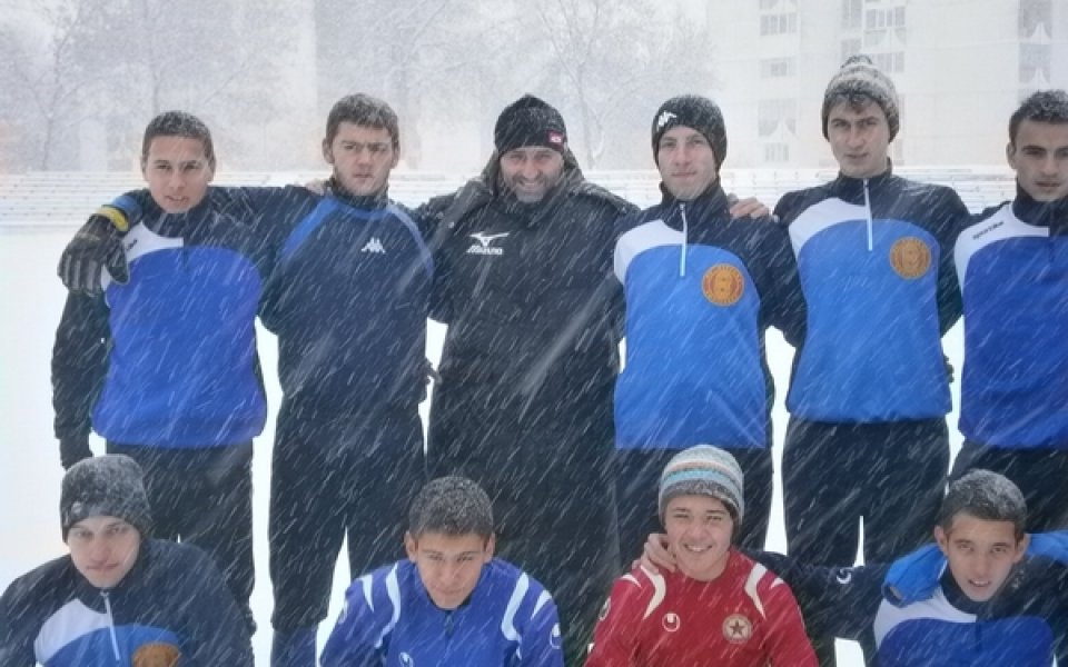 Снегът в Кюстендил провали треньорски изпит на Илиян Стоянов