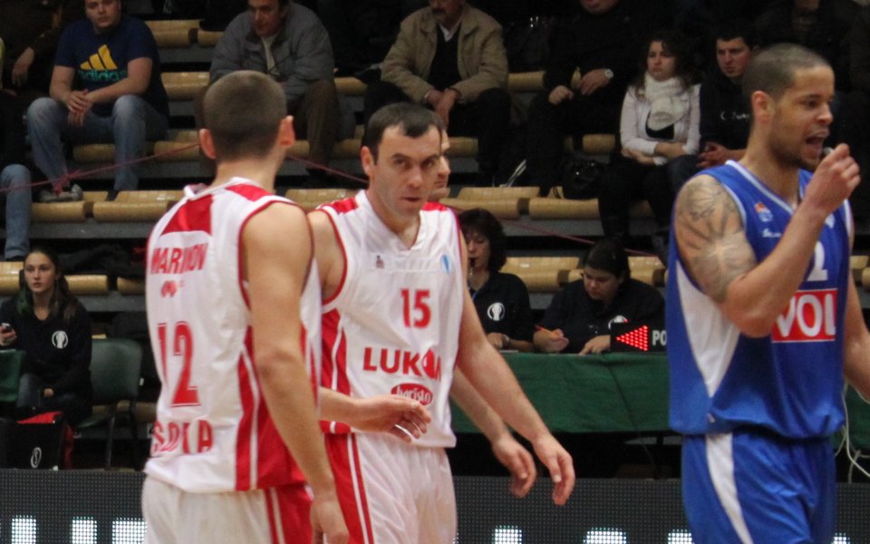 Стойков болезнено откровен: 10 години съм се борил за този отбор, а идват някакви, провалят го и си заминават