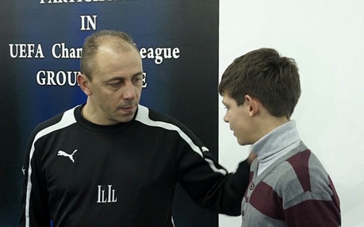 ВИДЕО: Левски и Гаджев дариха на Марио пари и пълна екипировка