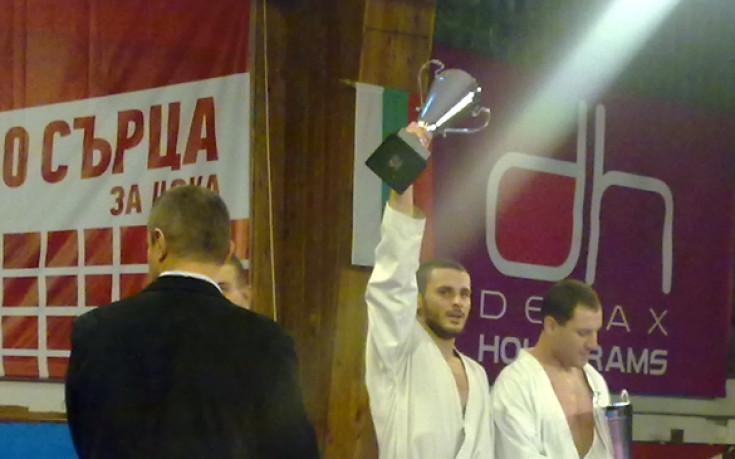 Спортният министър награди карате шампион