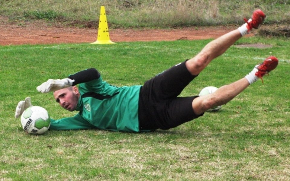 Титулярният страж на Нефтохимик с разкъсани връзки