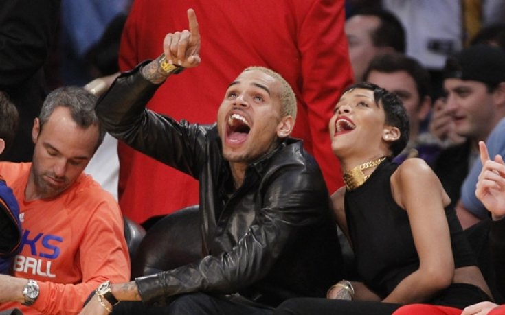 СНИМКИ: От първия ред: Джъстин Бийбър като детегледачка, Риана се гушка с Крис Браун