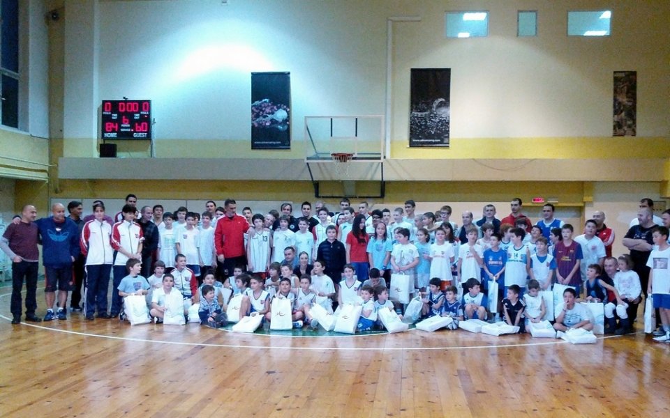 Децата на БУБА баскетбол играха за шести път срещу своите родители