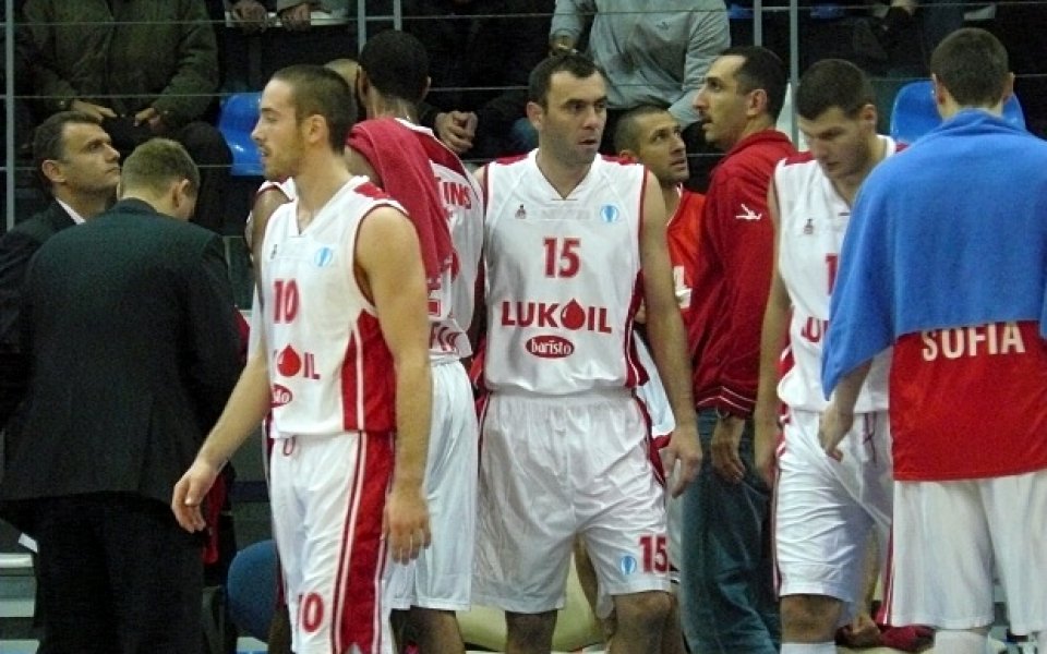 Лукойл без Тодор Стойков за дербито с Левски