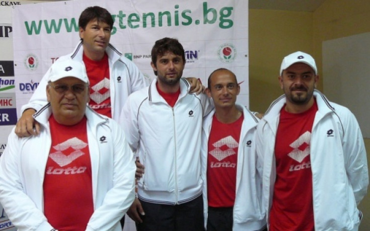 Димитров, Кузманов и дебютантът Лазов в тима на България, Енев - помощник на бащата на Гришо