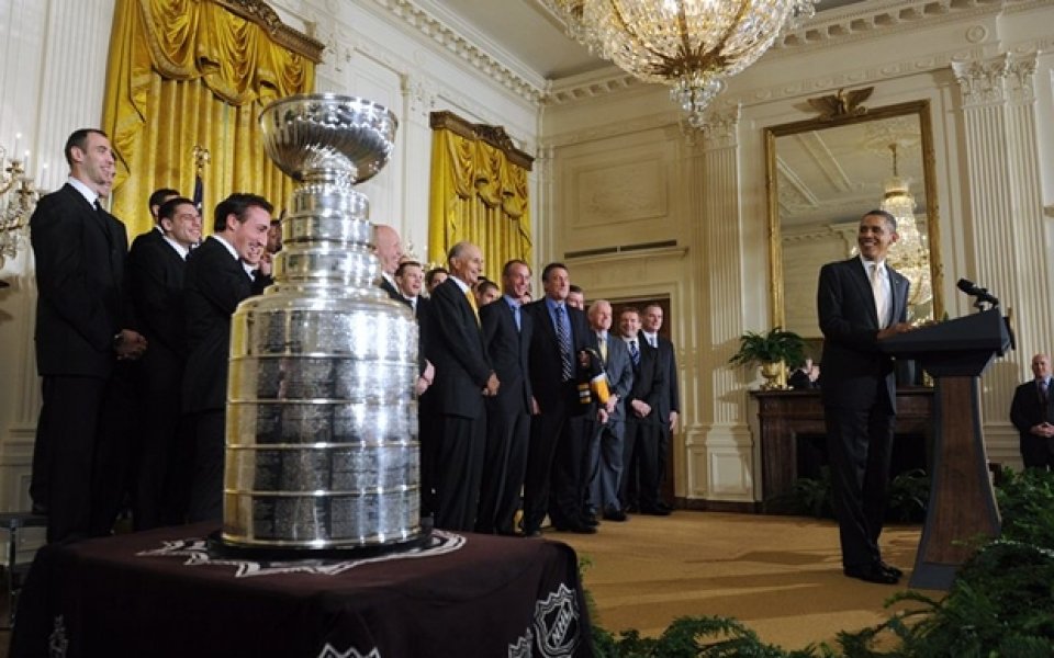 Отборите от НХЛ ще изиграят по 48 мача през редовния сезон