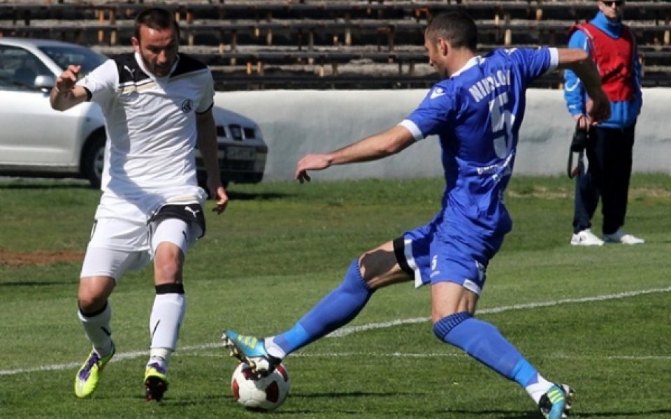 Локо Сф все пак привлече защитника Ники Николов