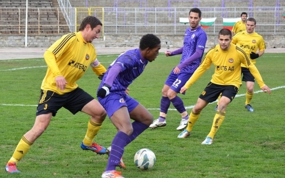 Етър започна контролите в Анталия с победа