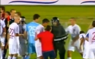 ВИДЕО: Вижте вратарската изцепка, която остави Уругвай без футбол за 10 дни