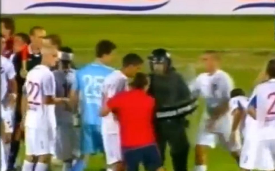 ВИДЕО: Вижте вратарската изцепка, която остави Уругвай без футбол за 10 дни
