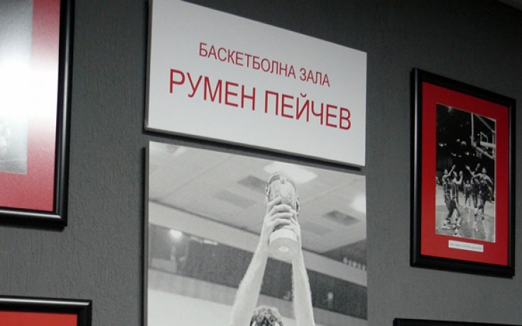 Легендарна среща между ЦСКА и Левски възроди залата на Армията