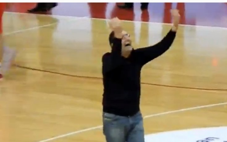 ВИДЕО: Бос отнесе 3 месеца наказание заради среден пръст