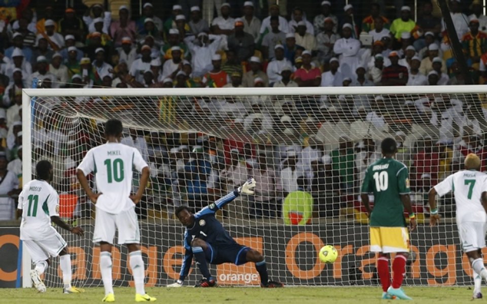 Шампионът Замбия сдаде Купата, с две дузпи Моузес прати Нигерия на 1/4-финалите