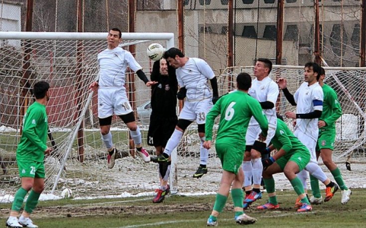 Прекратиха контролата между Славия и Пирин ГД