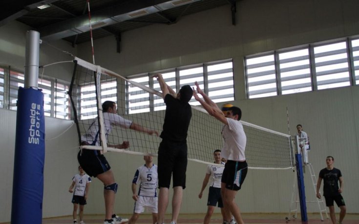 Баскетболисти, съдии, журналисти и студенти спортуваха в подкрепа на Камен