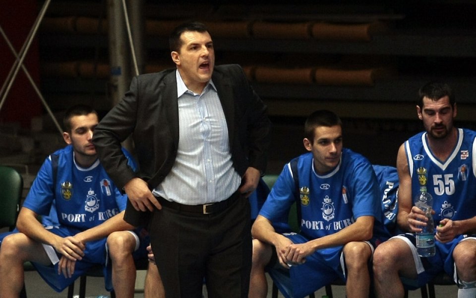 Черноморец посреща Черно море в отложен мач довечера