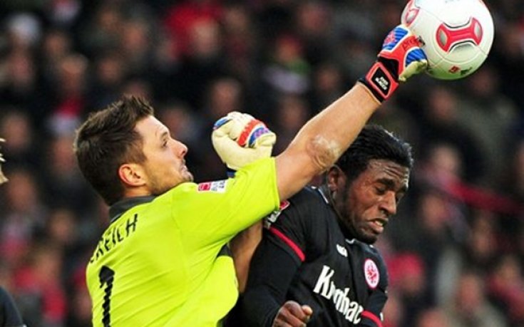 ФИФА наказа канадски национал за 6 мача заради обида към рефер