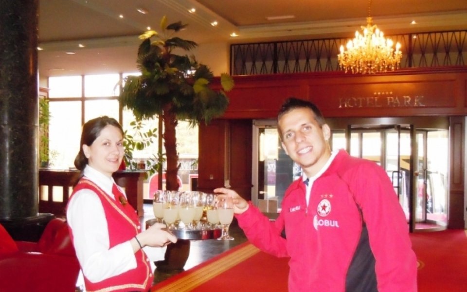 Посрещнаха ЦСКА с плодово шампанско в Сърбия