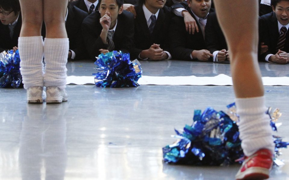 Евтини билети за Купата, липсата на мажоретки притеснява Черно море