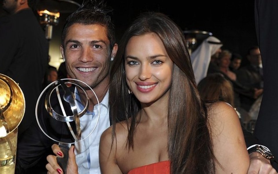 ВИДЕО: Ирина топи мъжки сърца по бански