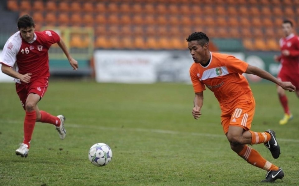 Литекс подписа с Жуниор, разделя се с албанеца Едон Хасани