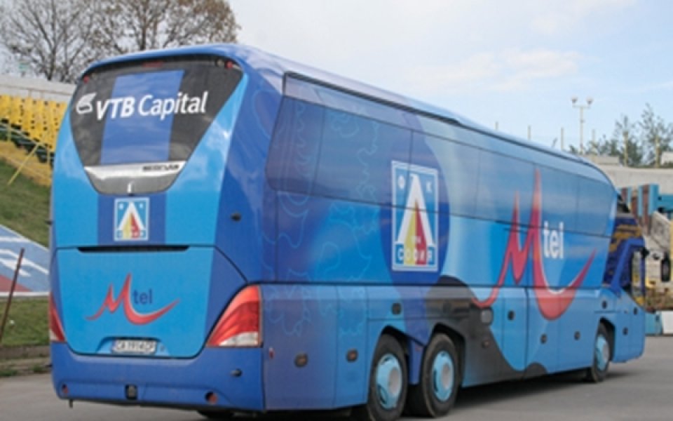 Левски пътува с клубния автобус до Бургас