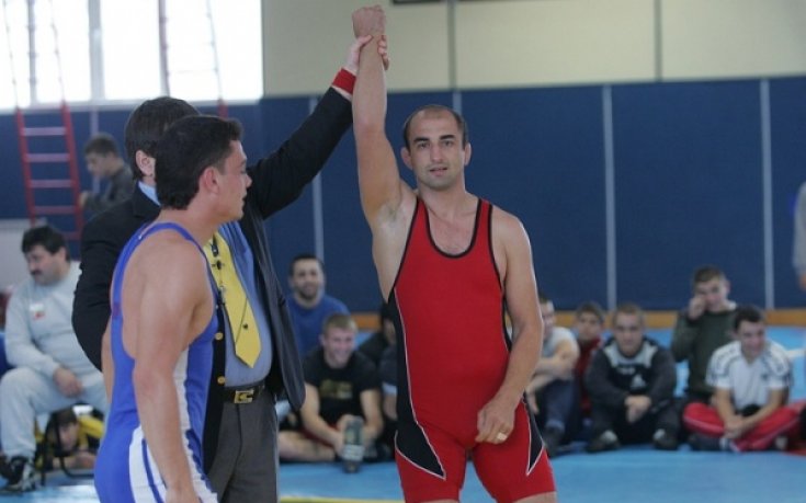 Без Станка на Евро`2013, ненавършила 18 години я замества