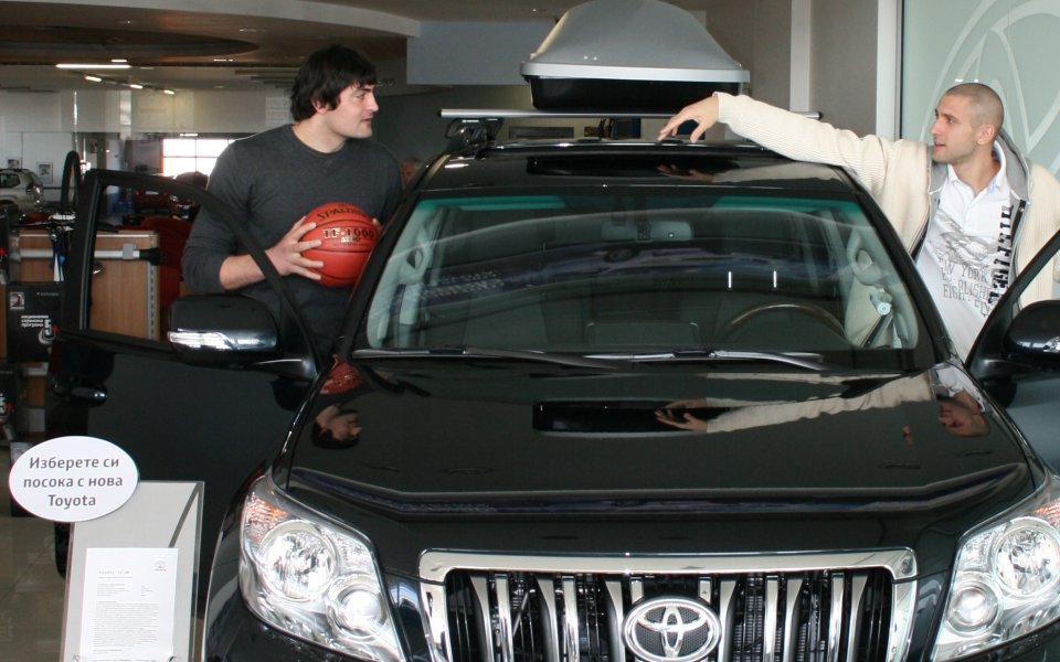 Левски с ново попълнение, Върбанов пред операция