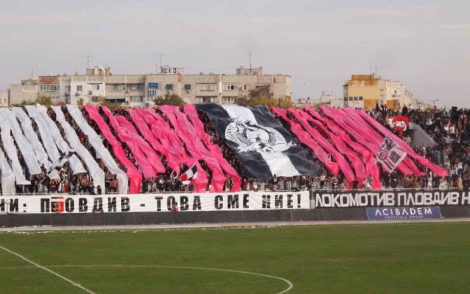 Фенове на Локомотив Пловдив с декларация