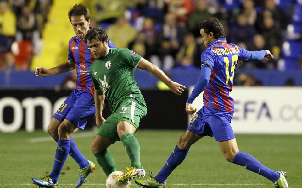 Леванте и Рубин оставиха всичко за реванша след 0:0 и два червени картона