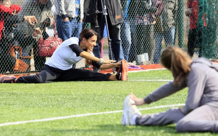 СНИМКИ: Ивет Лалова зарадва стотици деца с открита тренировка