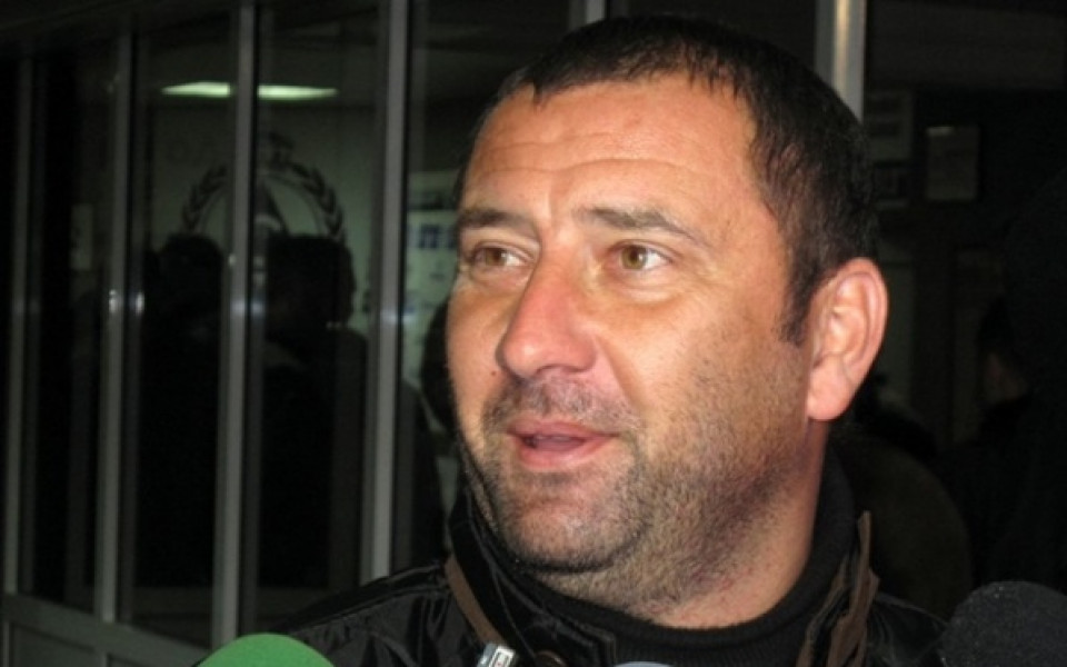 Александър Александров в „Пред банята”