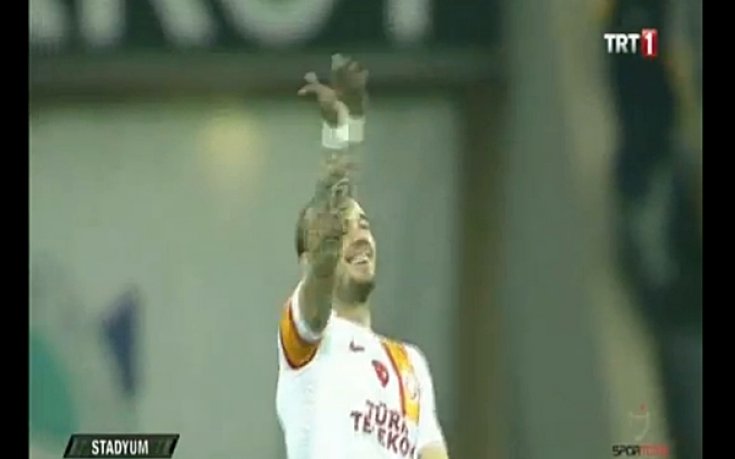 ВИДЕО: Уесли Снайдер приветства Жозе Моуриньо от терена