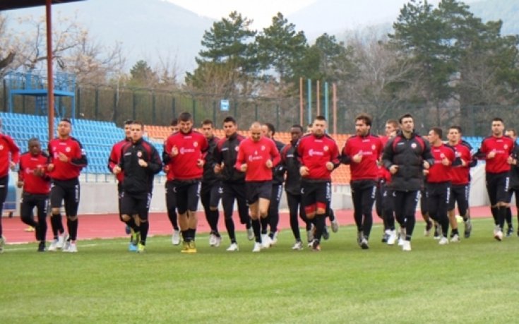 ЦСКА тренира в Сливен, Радо Станев вече пое вратарите