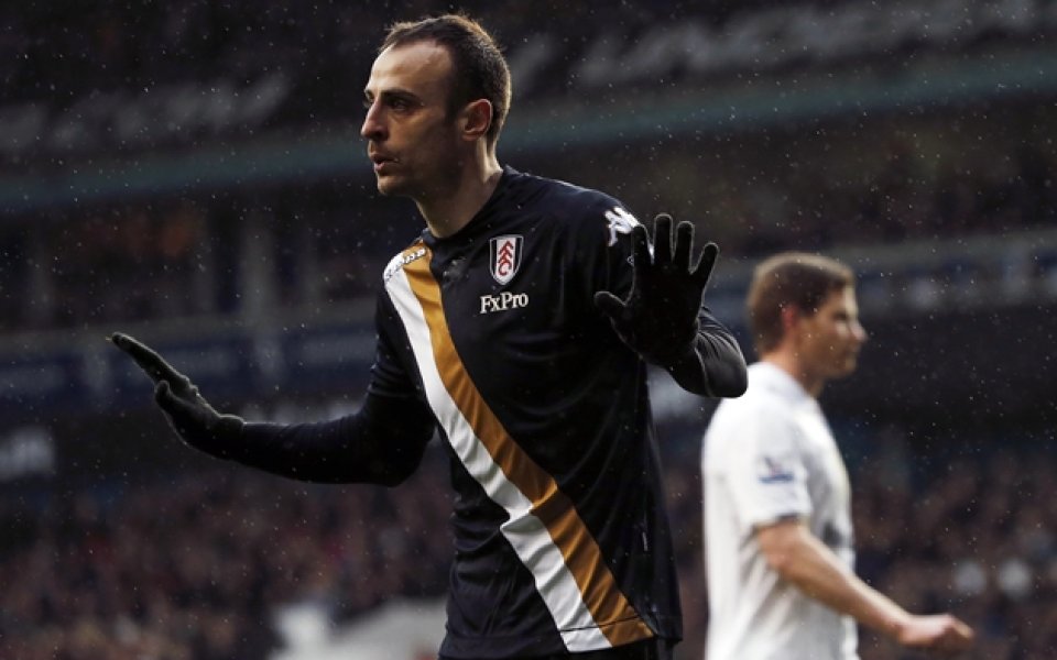 Фулъм удължава договора на Бербатов в края на сезона