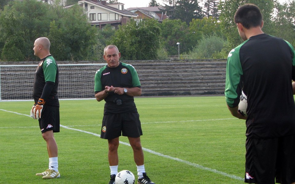 Двама напуснаха лагера на младежите с контузии