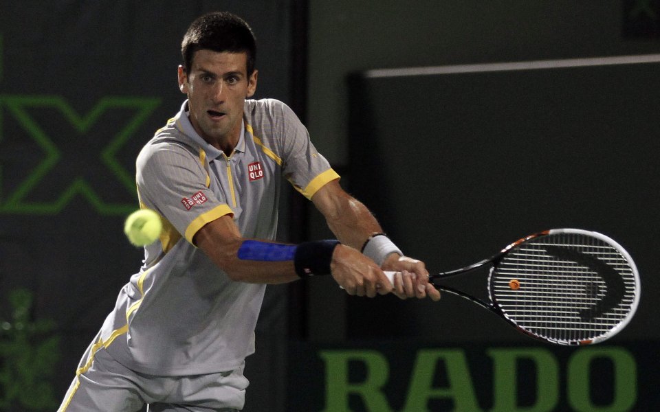 Джокович и Типсаревич продължават напред в Маями