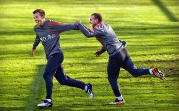 Кривия от Холандия: Ван дер Ваарт и Снайдер се страхуват от младоците