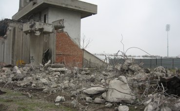 Късчета от Трибуна Бесика ще се продават във фен-магазина