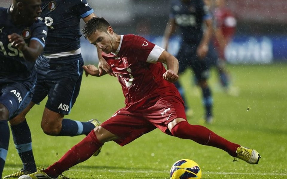 Твенте продължава да се мъчи в Еншеде, едва спаси хикс